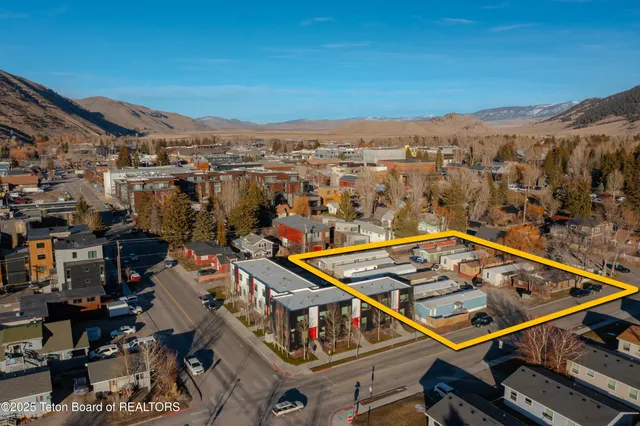 $6,750,000 | 125 West Kelly Avenue, Jackson, WY 83001