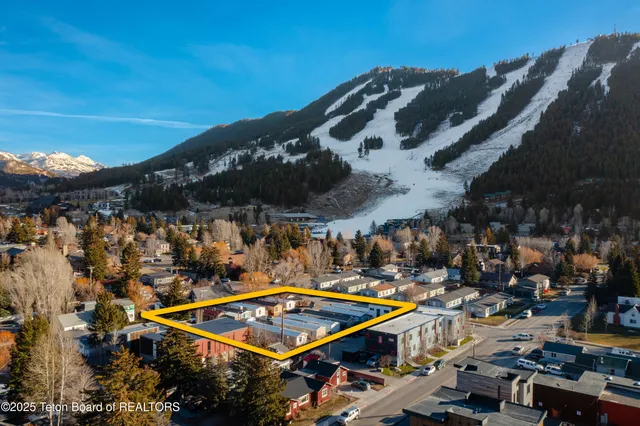 $6,750,000 | 125 West Kelly Avenue, Jackson, WY 83001