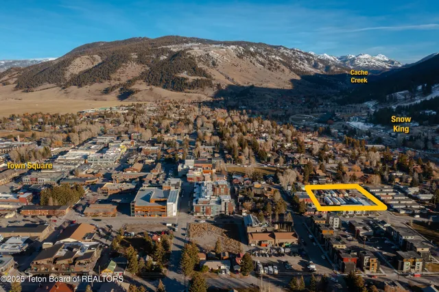 $6,750,000 | 125 West Kelly Avenue, Jackson, WY 83001