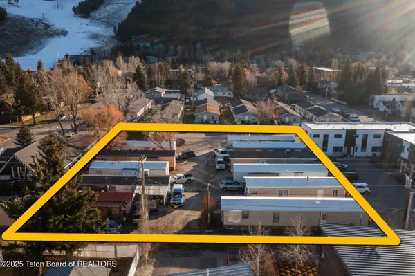 $6,750,000 | 125 West Kelly Avenue, Jackson, WY 83001