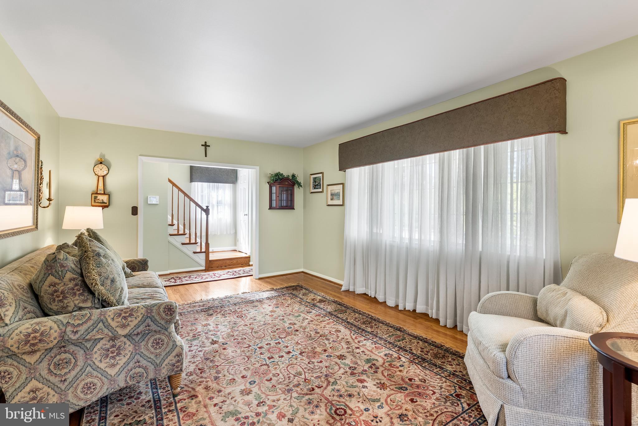 907 Arran Road Baltimore, MD 21239 - Photo 11 of 39 Living Room