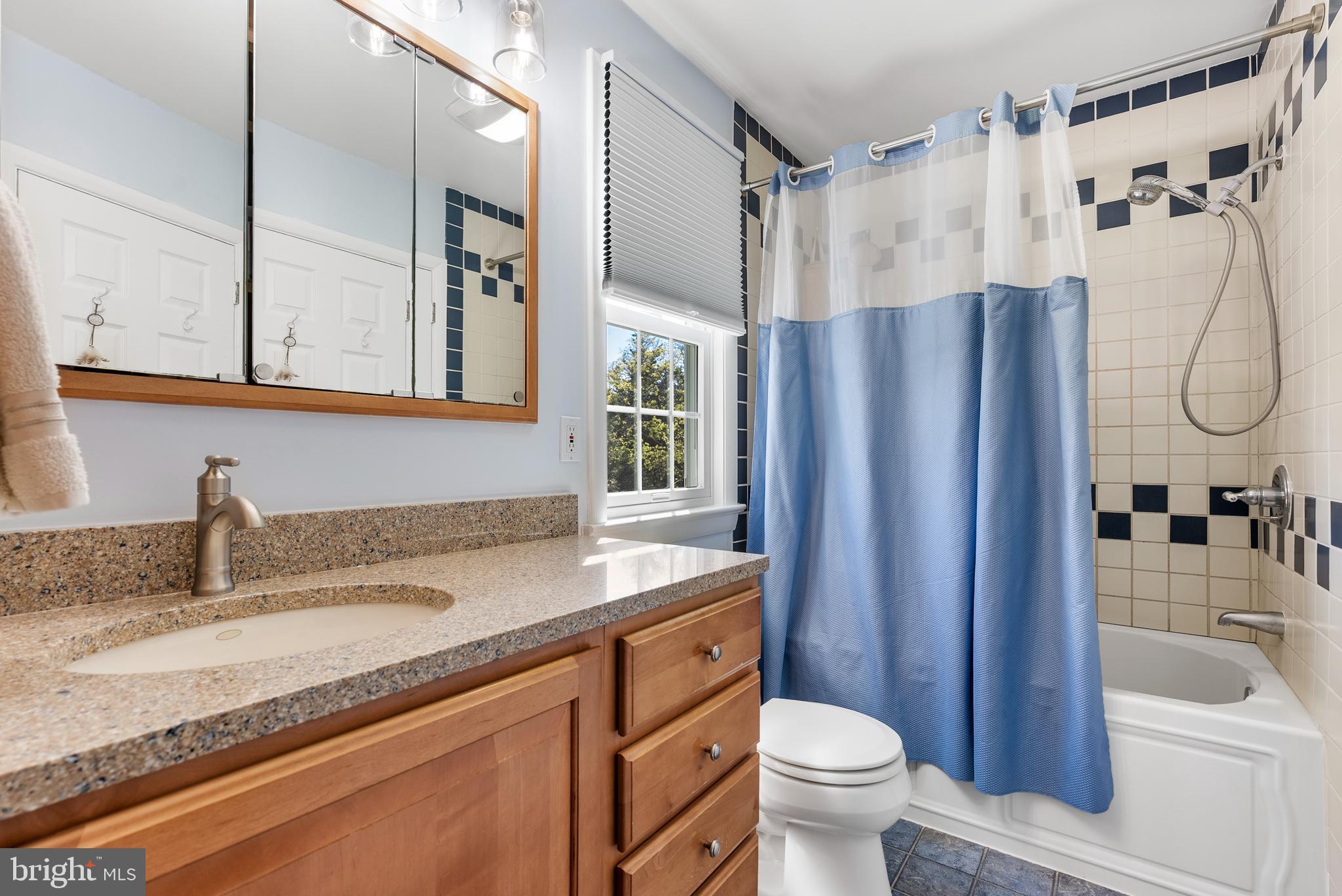 907 Arran Road Baltimore, MD 21239 - Photo 20 of 39 2nd floor full bath