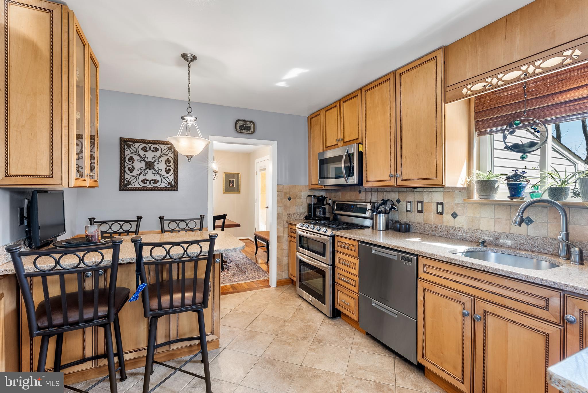 907 Arran Road Baltimore, MD 21239 - Photo 4 of 39 Eat in kitchen