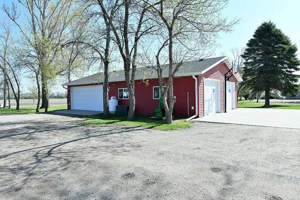 $449,900 | 347 4th Avenue West, Hunter, ND 58048