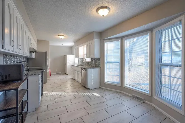 $294,500 | 16806 Hardee Street, Belton, MO 64012