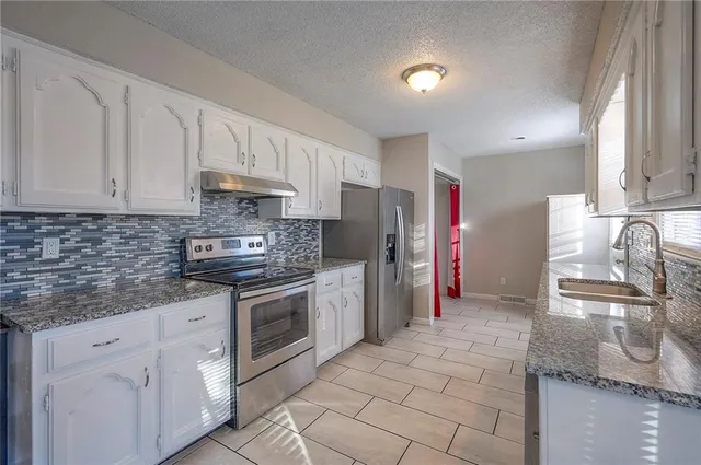 $294,500 | 16806 Hardee Street, Belton, MO 64012