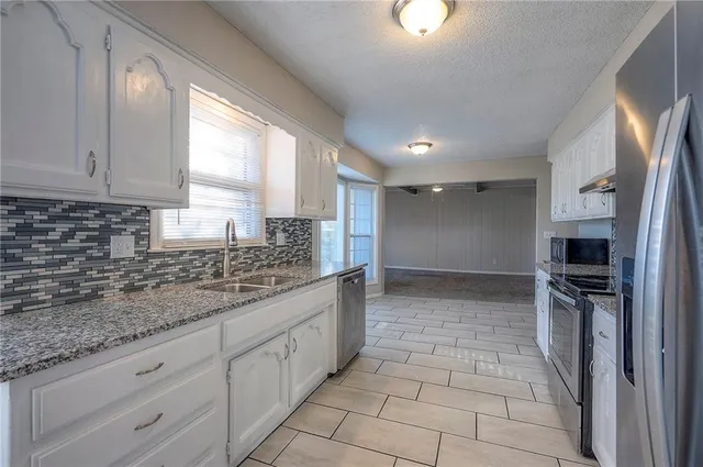 $294,500 | 16806 Hardee Street, Belton, MO 64012