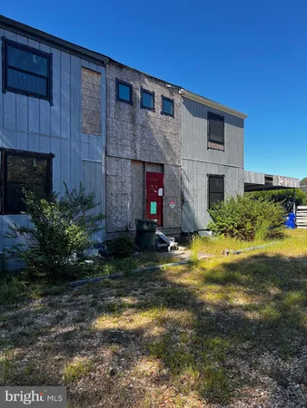 a front view of house with yard and swimming pool