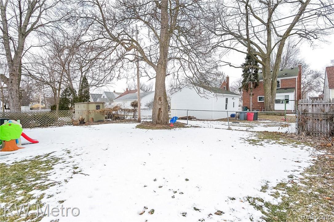 866 Columbia Road Berkley, MI 48072 - Photo 31 of 33 Columbia-31.jpg
