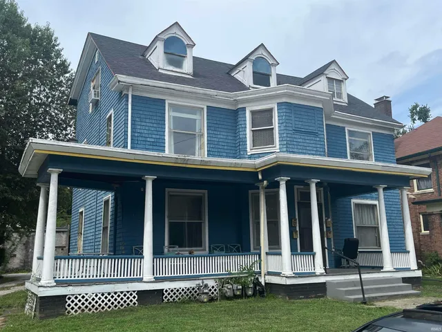 $275,000 | 803 Southeast Riverside Drive, Evansville, IN 47713