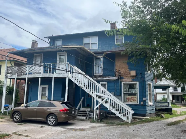 $249,900 | 803 Southeast Riverside Drive, Evansville, IN 47713