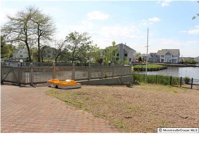 546 Harbor Road Brick, NJ 08724 - Photo 10 of 10 a backyard of a house with lots of green space