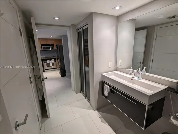 $4,000 | 2101 Brickell Avenue, Unit 1104, Miami, FL 33129