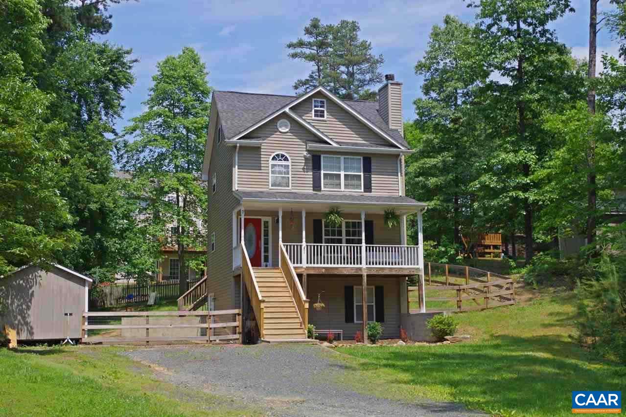 3 Bernardsburg Road Palmyra, VA 22963 - Photo 1 of 38 a front view of a house with a garden