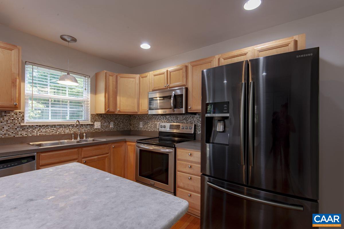 3 Bernardsburg Road Palmyra, VA 22963 - Photo 10 of 38 a kitchen with granite countertop stainless steel appliances a refrigerator stove top oven and sink
