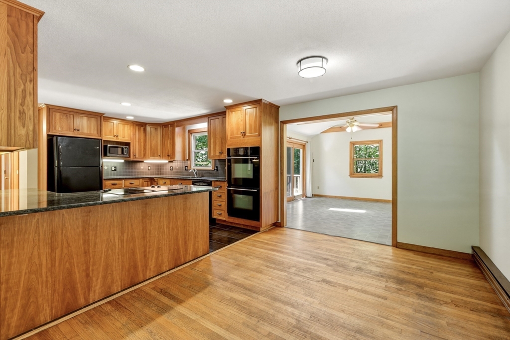 418 State Street Amherst, MA 01002 - Photo 7 of 39