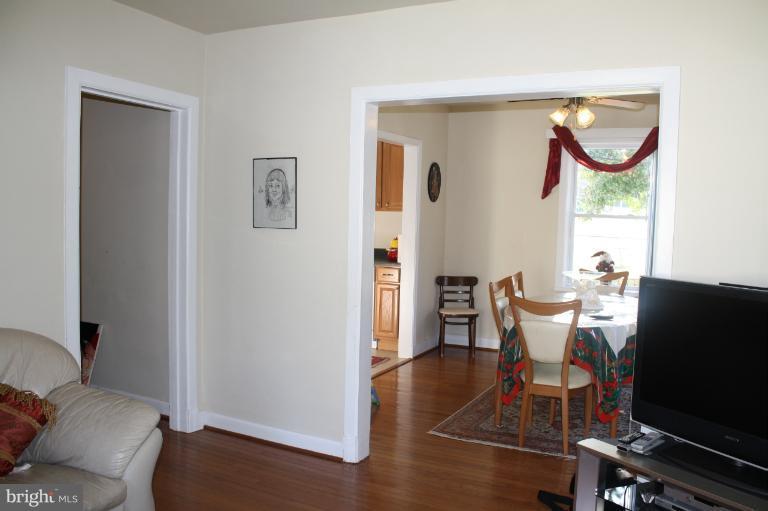 6429 Telegraph Road Alexandria, VA 22310 - Photo 1 of 12 Living Room