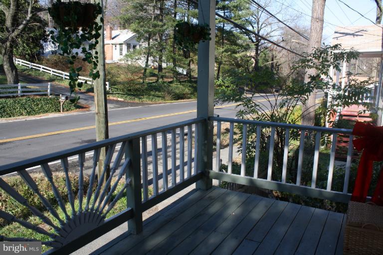 6429 Telegraph Road Alexandria, VA 22310 - Photo 4 of 12 Front Porch