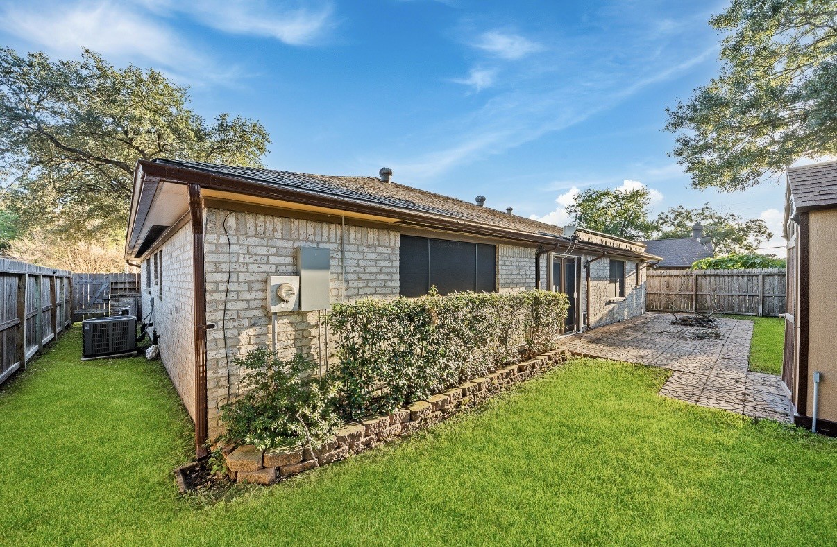 4822 Lost Oak Drive Spring, TX 77388 - Photo 14 of 14 a view of backyard with a garden and plants