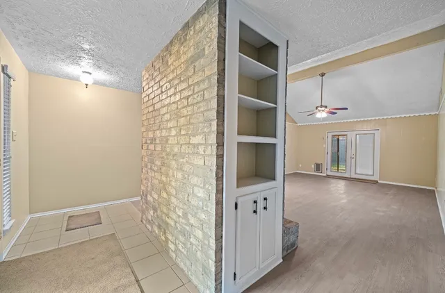 $2,300 | 4822 Lost Oak Drive, Spring, TX 77388