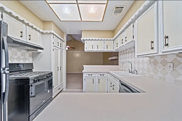 $2,100 | 4822 Lost Oak Drive, Spring, TX 77388