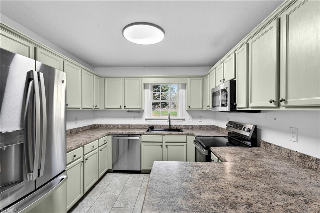 3971 Meadow Ridge Court Asheboro, NC 27205 - Photo 16 of 48