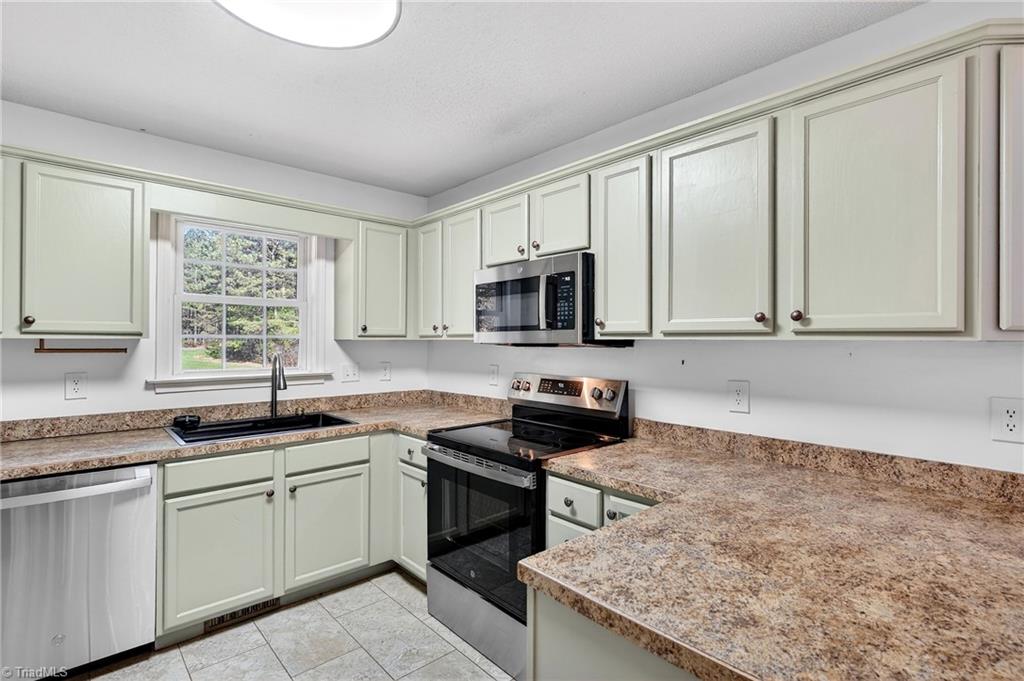 3971 Meadow Ridge Court Asheboro, NC 27205 - Photo 17 of 48