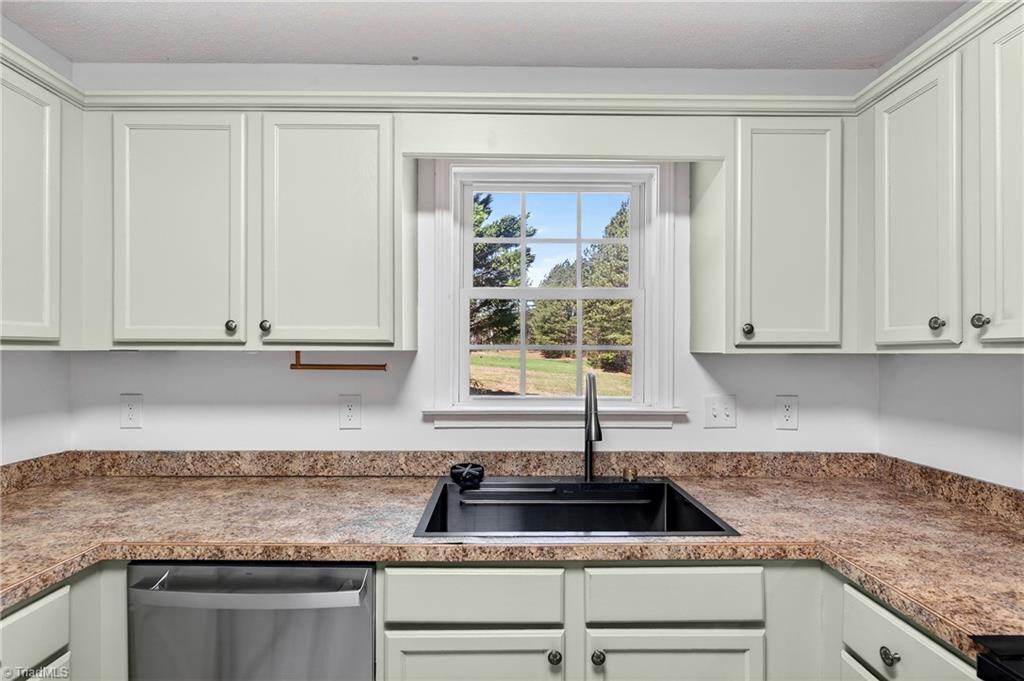 3971 Meadow Ridge Court Asheboro, NC 27205 - Photo 18 of 48