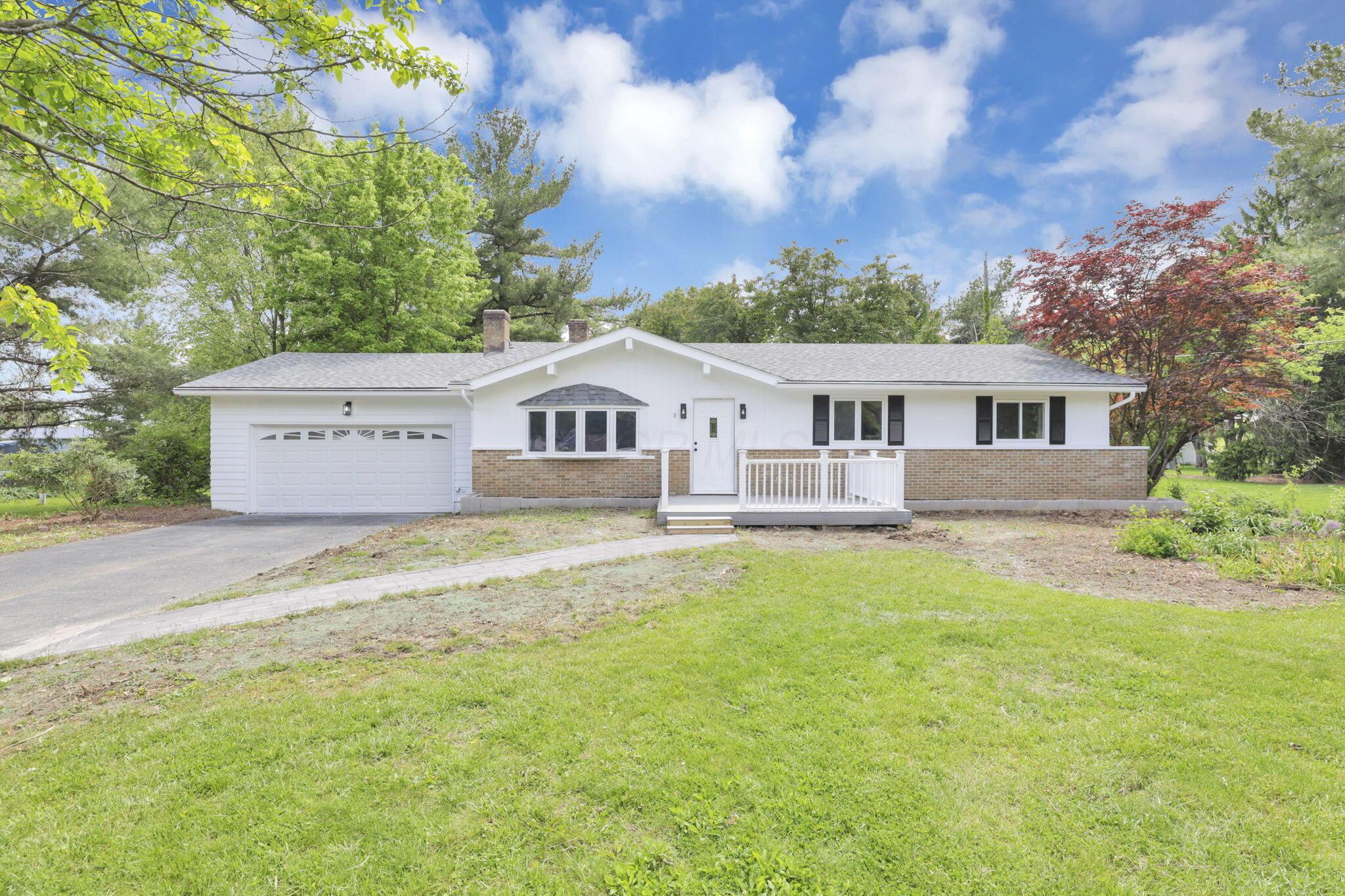 8 Summit Glen Road Southwest Pataskala, OH 43062 - Photo 2 of 61