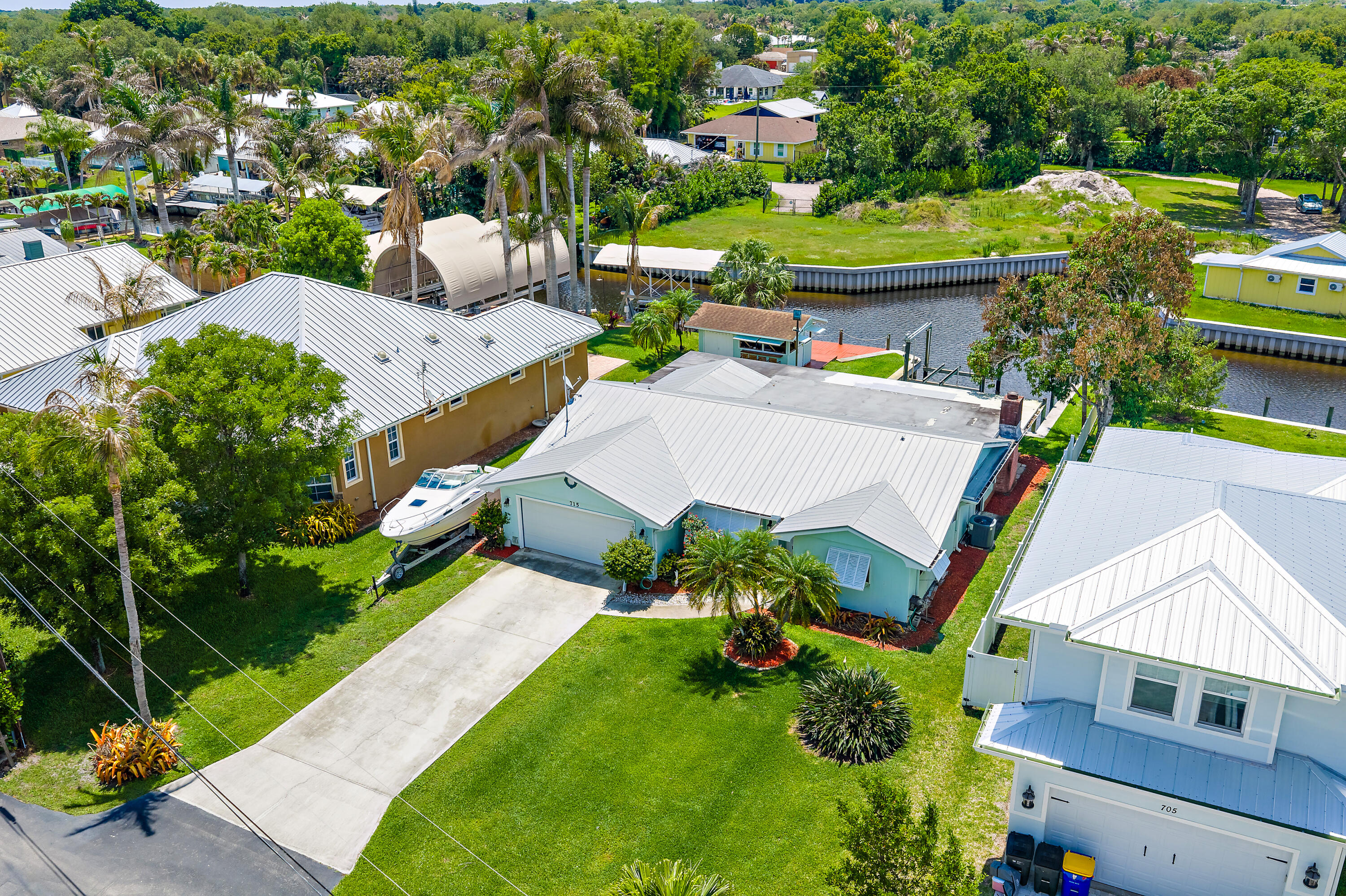 715 Southwest Rustic Circle Stuart, FL 34997 - Photo 4 of 15 017-715SWRusticCir-Stuart-FL-34997-FULL