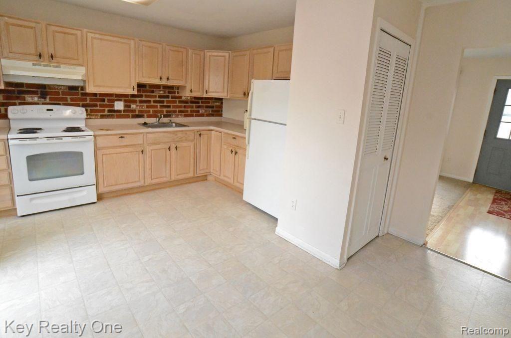 1127 Marquette Court Rochester, MI 48307 - Photo 4 of 16 Kitchen.jpg