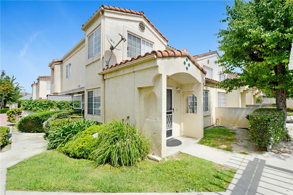 13955 Arthur Avenue, Unit 4 Paramount, CA 90723 - Photo 1 of 10