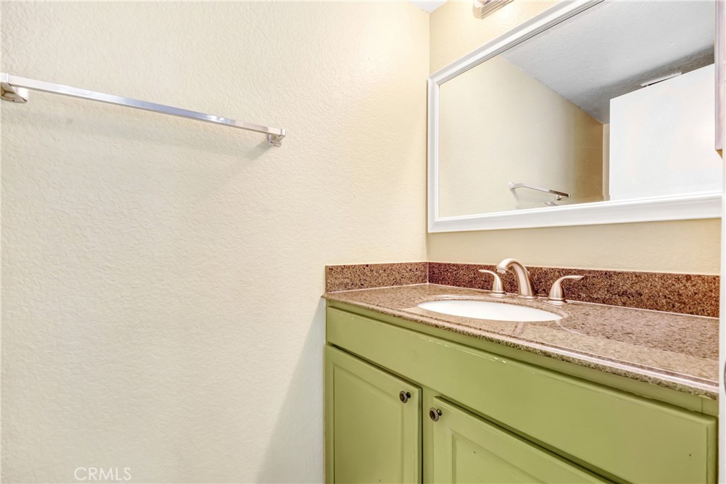 13955 Arthur Avenue, Unit 4 Paramount, CA 90723 - Photo 4 of 10