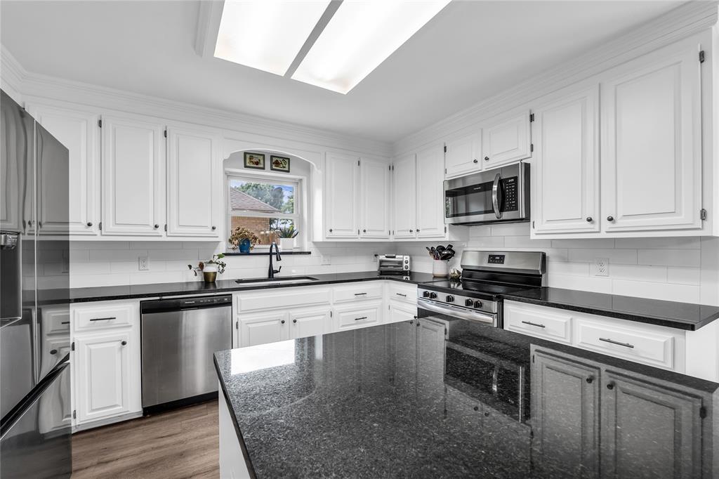 304 Neely Road Hewitt, TX 76643 - Photo 11 of 38