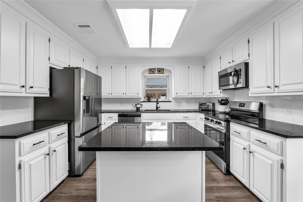 304 Neely Road Hewitt, TX 76643 - Photo 10 of 38