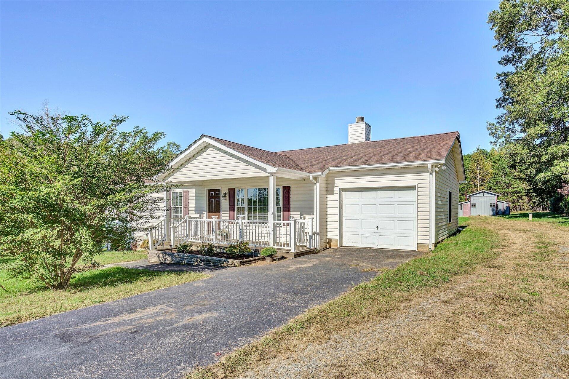 5925 Scruggs Road Moneta, VA 24121 - Photo 2 of 26 02-101920210070