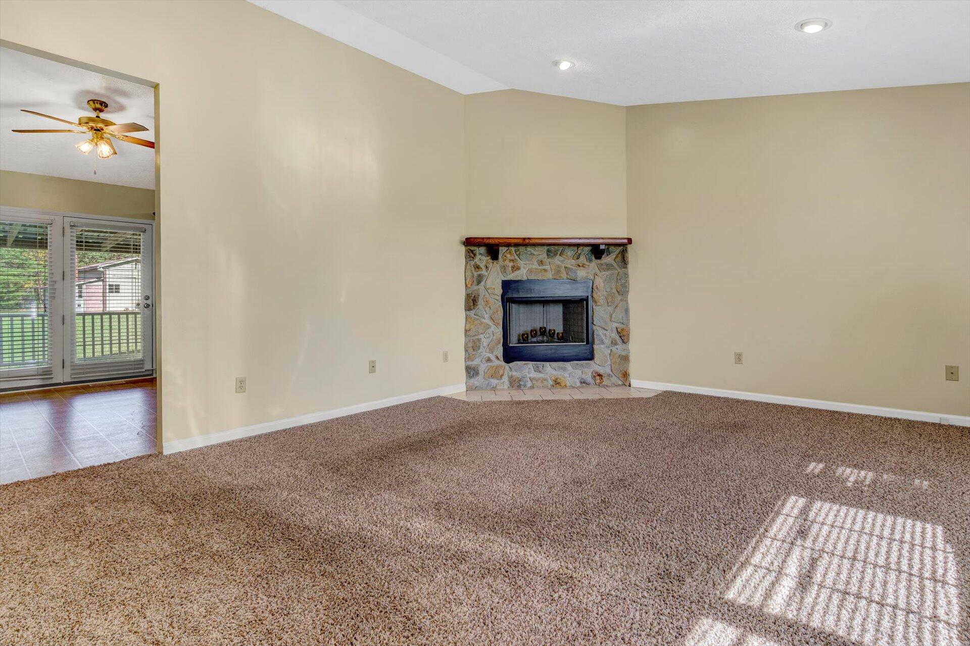 5925 Scruggs Road Moneta, VA 24121 - Photo 6 of 26 06-101920210050