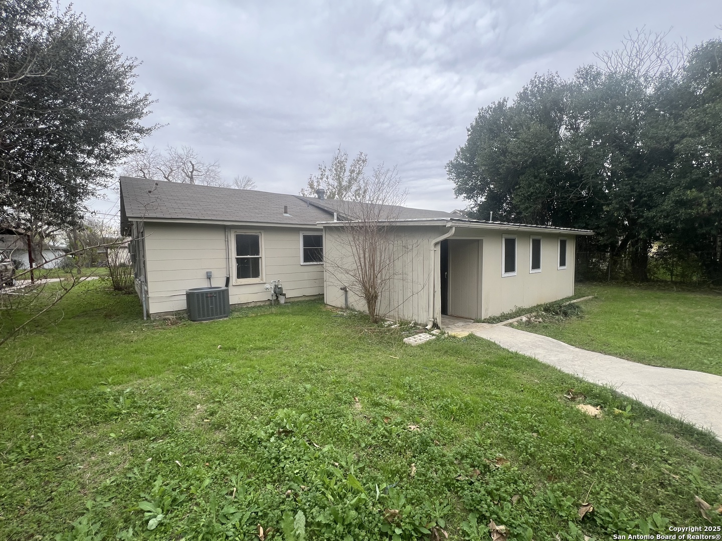 1012 East Walnut Street Seguin, TX 78155 - Photo 5 of 22