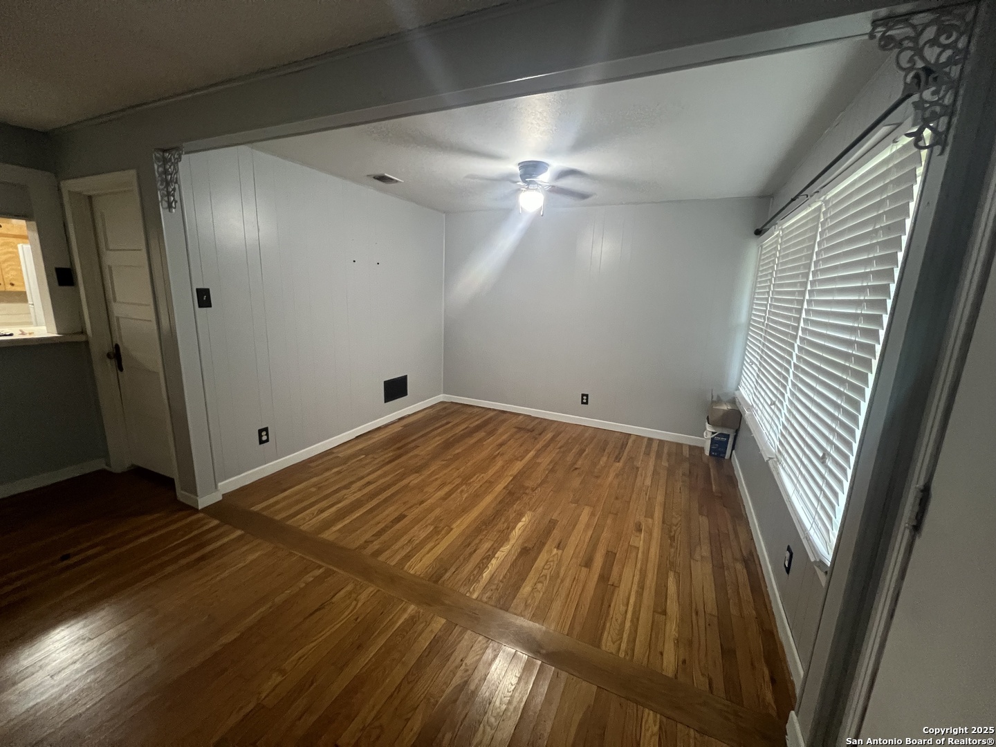 1012 East Walnut Street Seguin, TX 78155 - Photo 8 of 22