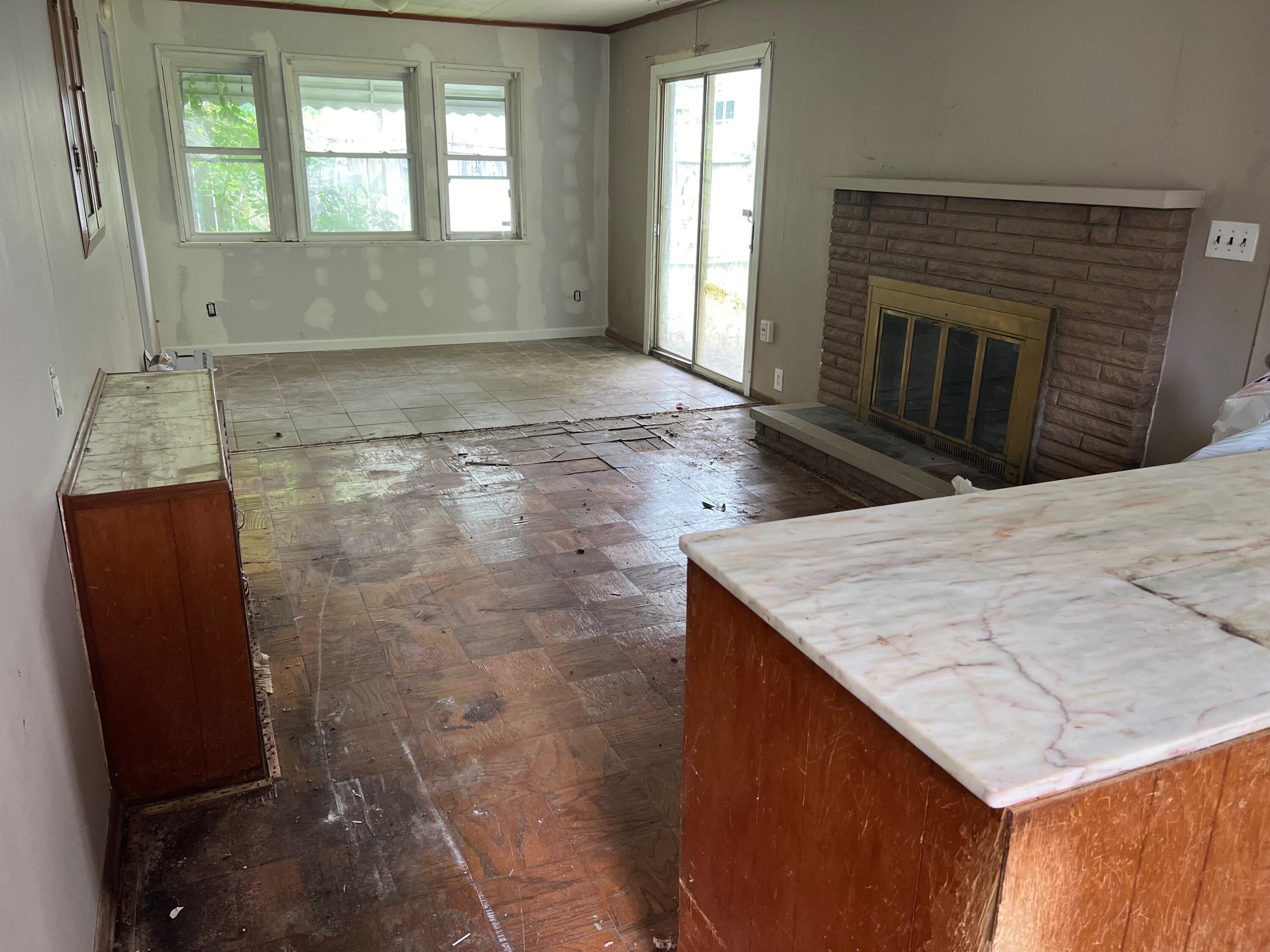 2386 Lindale Road Columbus, OH 43224 - Photo 5 of 12 IMG_3328
