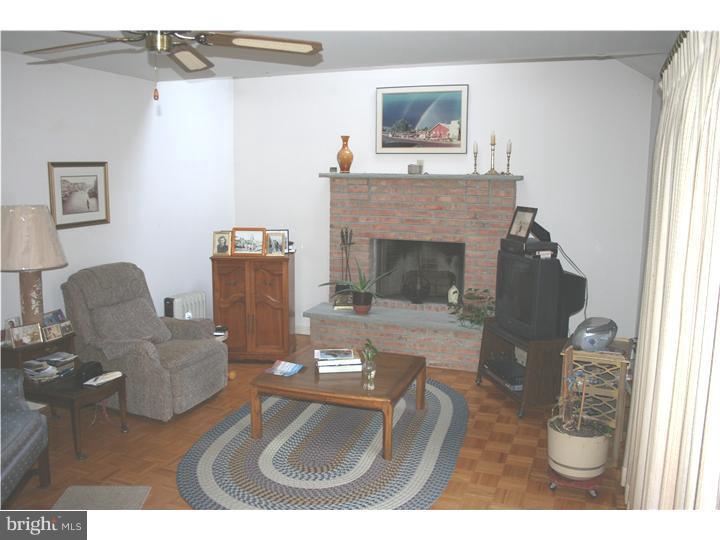 6930 Greenhill Road Philadelphia, PA 19151 - Photo 19 of 21 Family Room