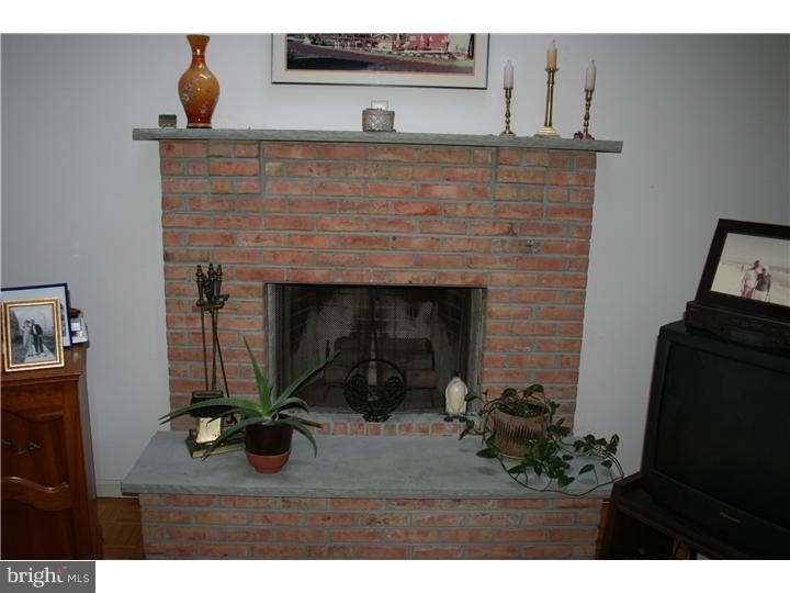 6930 Greenhill Road Philadelphia, PA 19151 - Photo 20 of 21 Family Room