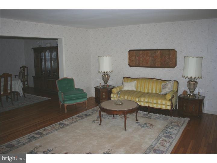 6930 Greenhill Road Philadelphia, PA 19151 - Photo 5 of 21 Living Room