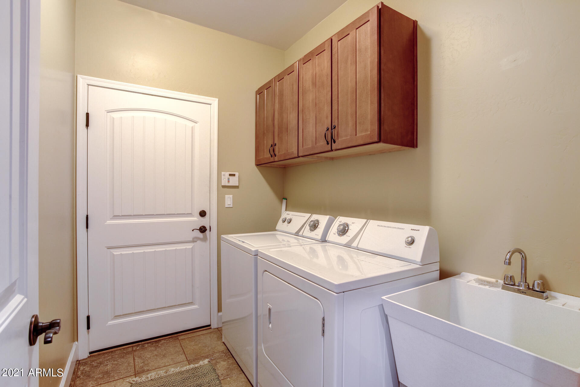 604 North Oak Ridge Road Payson, AZ 85541 - Photo 20 of 55 a utility room with dryer and washer