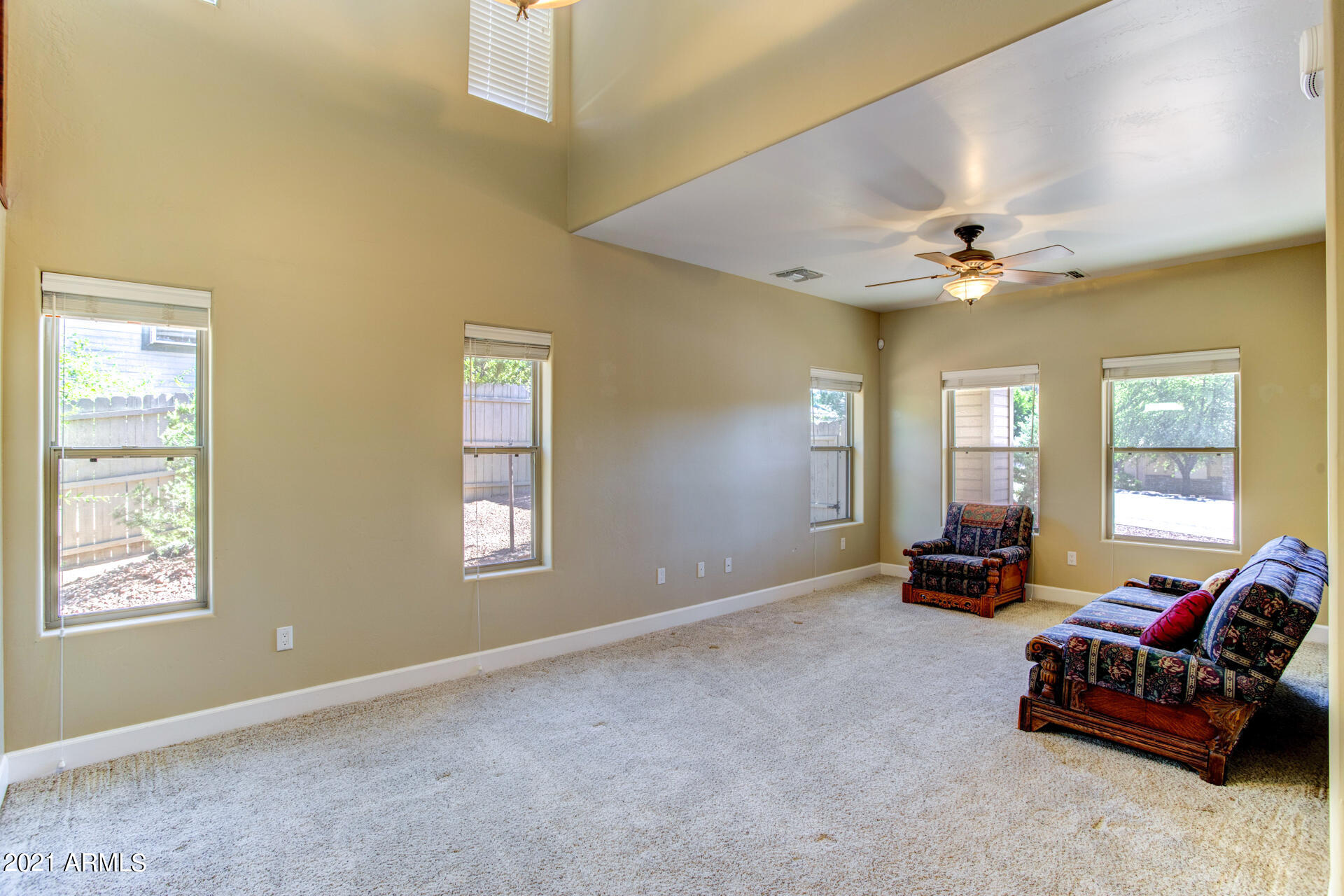 604 North Oak Ridge Road Payson, AZ 85541 - Photo 26 of 55 a living room with furniture and a window