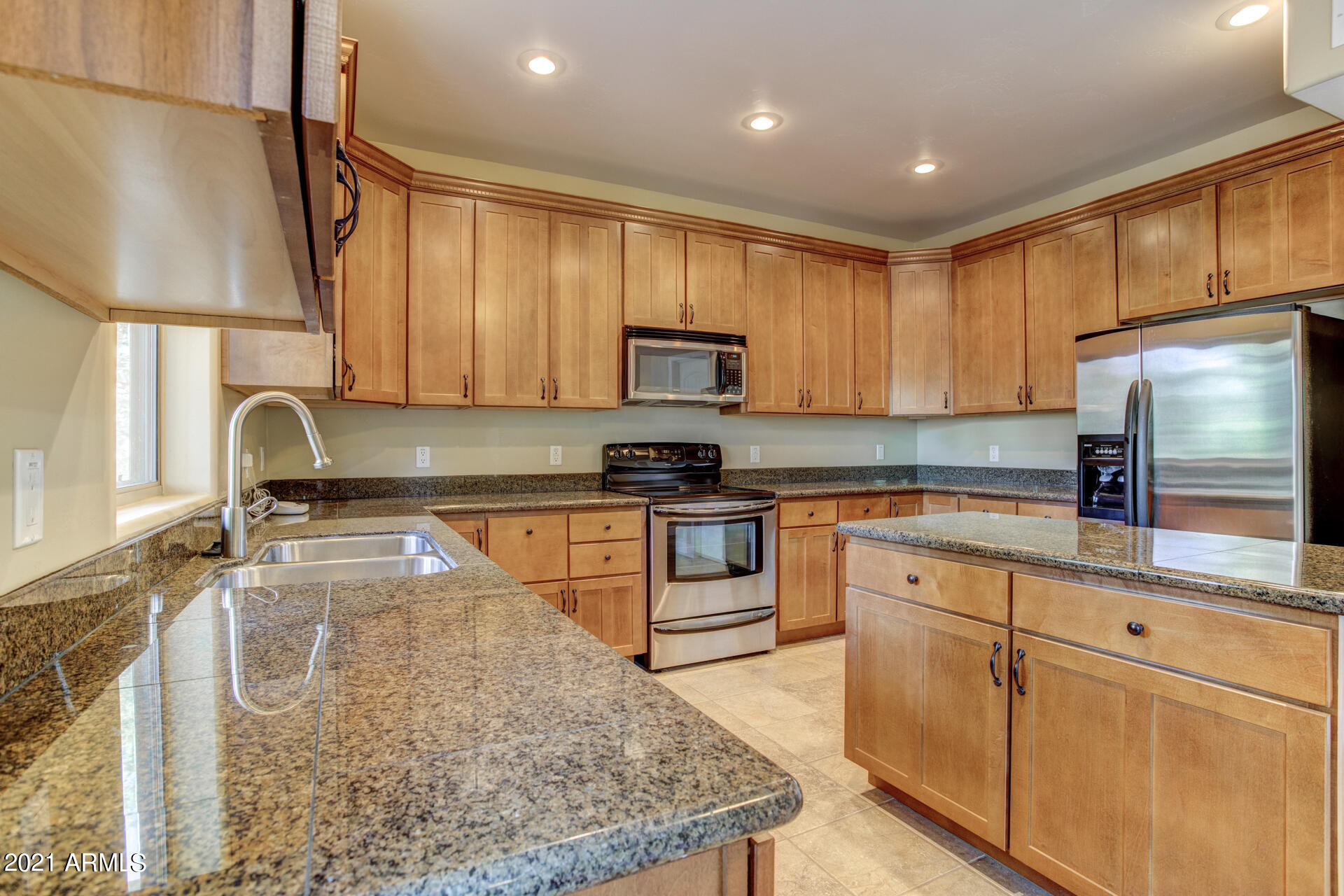 604 North Oak Ridge Road Payson, AZ 85541 - Photo 35 of 55 a kitchen with stainless steel appliances granite countertop a sink stove and refrigerator