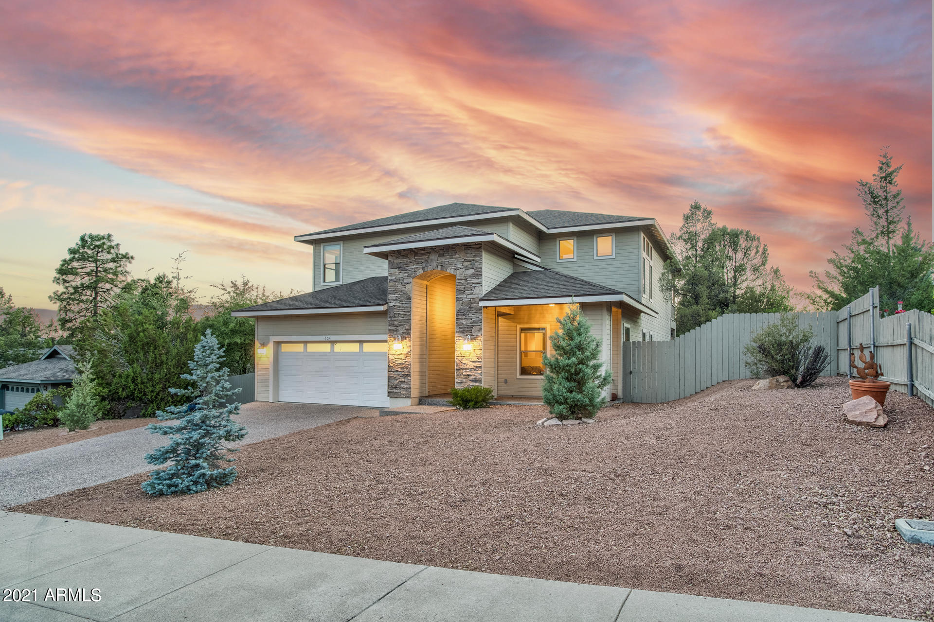 604 North Oak Ridge Road Payson, AZ 85541 - Photo 5 of 55 front view of a house with a yard