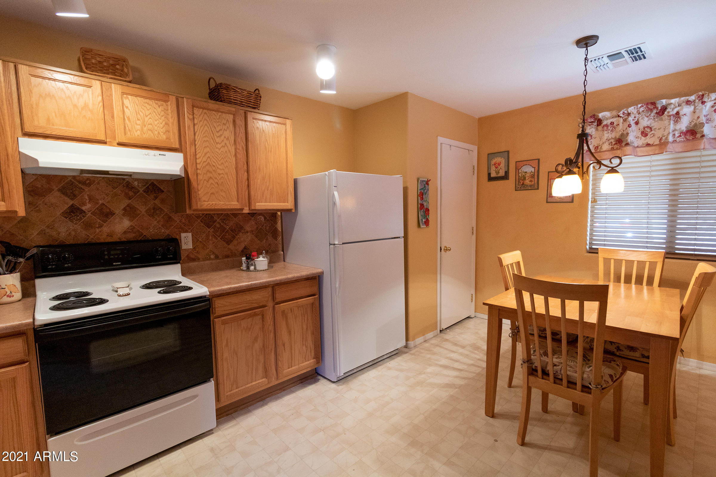 10437 East Butte Street Apache Junction, AZ 85120 - Photo 8 of 25 8 Kitchen V3