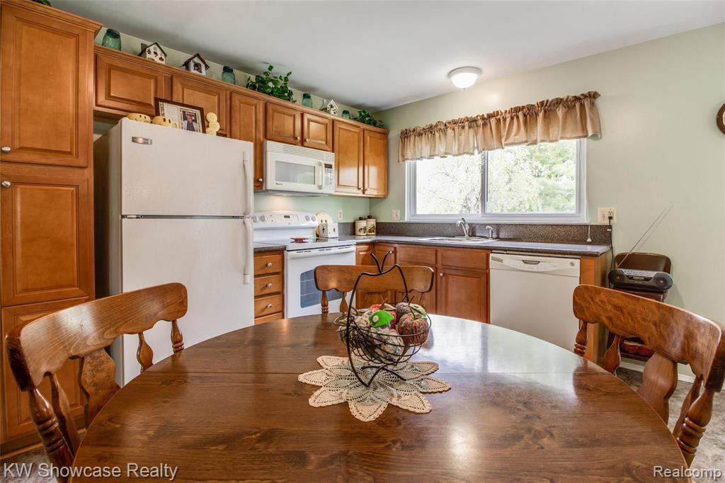 998 Hadley Road Rochester Hills, MI 48307 - Photo 27 of 42