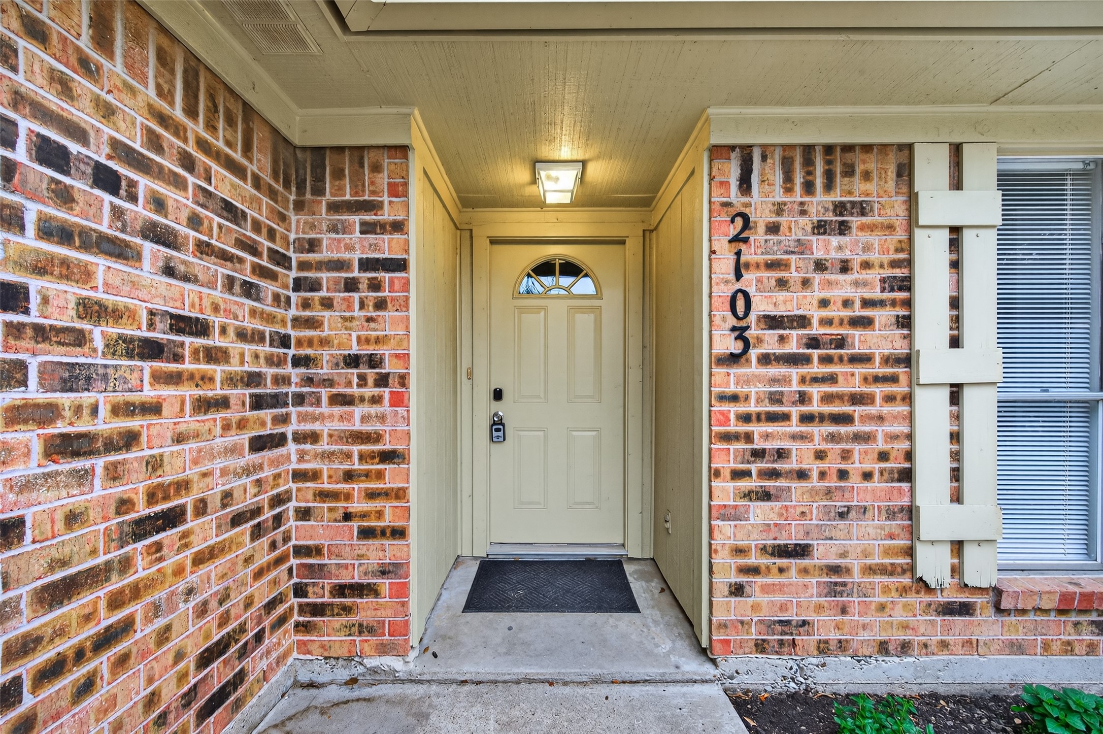 Welcome home! Brick home in the heart of Rosenberg